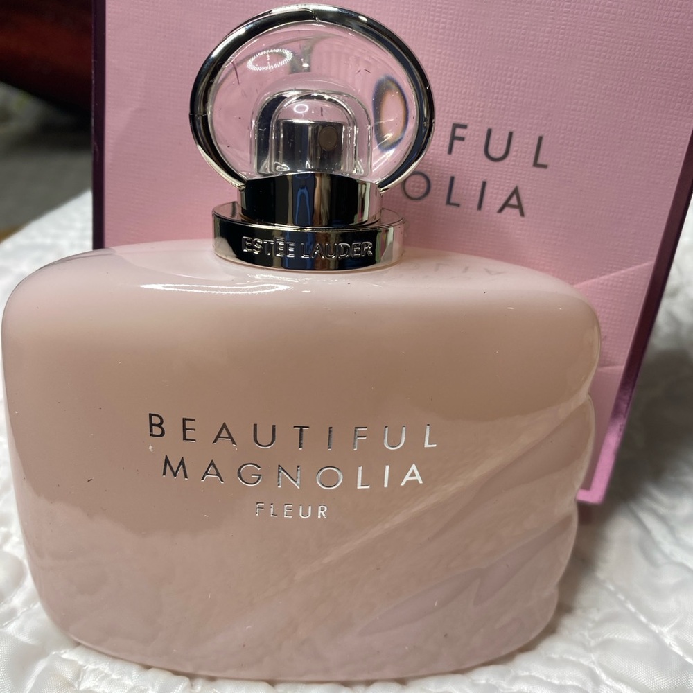 Estée Lauder Magnolia Fleur Eau de Parfum Spray 3.4 oz - Picture 2 of 8